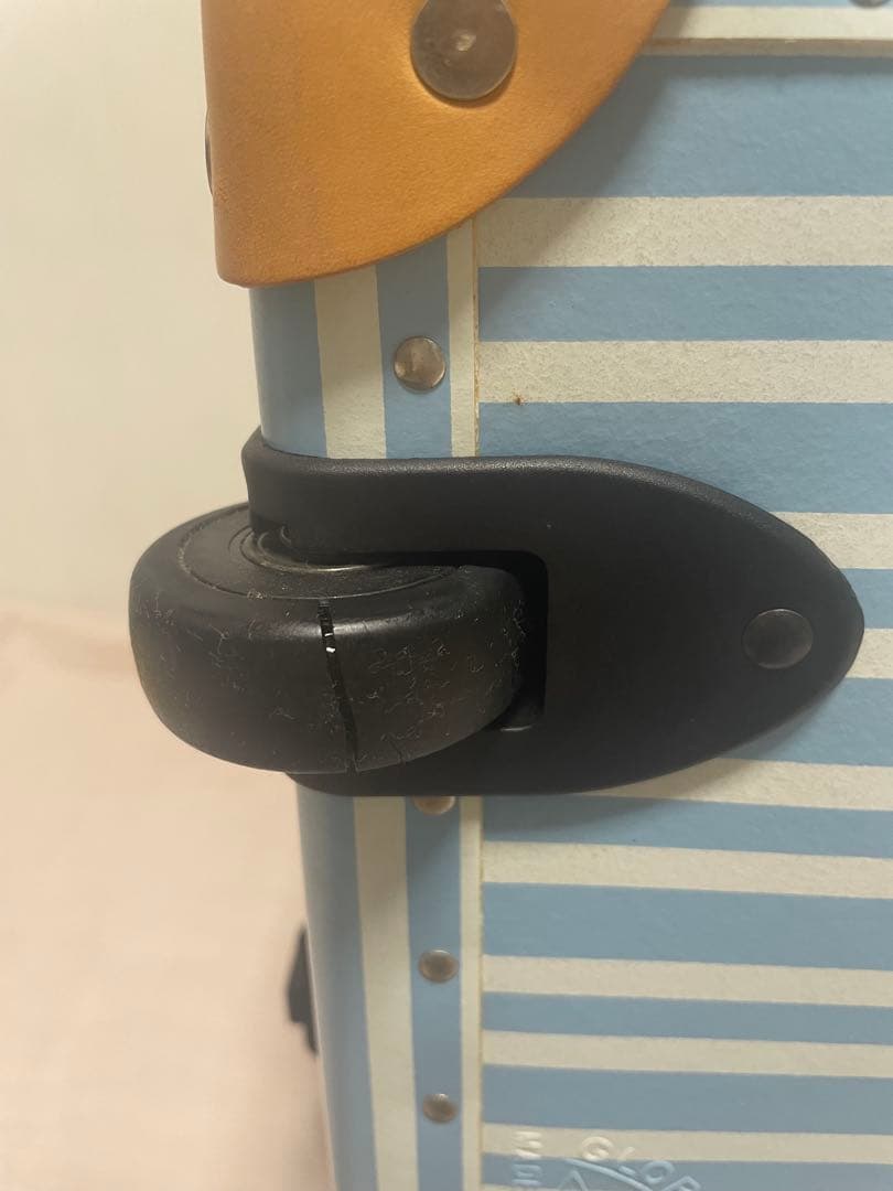 グローブトロッター　アズール　スーツケース　21インチ　キャリー　水色ストライプ