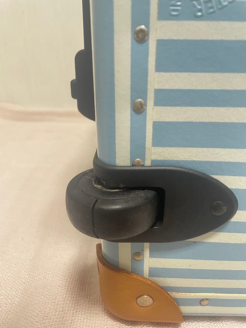 グローブトロッター　アズール　スーツケース　21インチ　キャリー　水色ストライプ