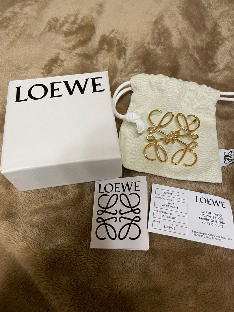 LOEWE ロエベ アナグラム ブローチ ゴールド
