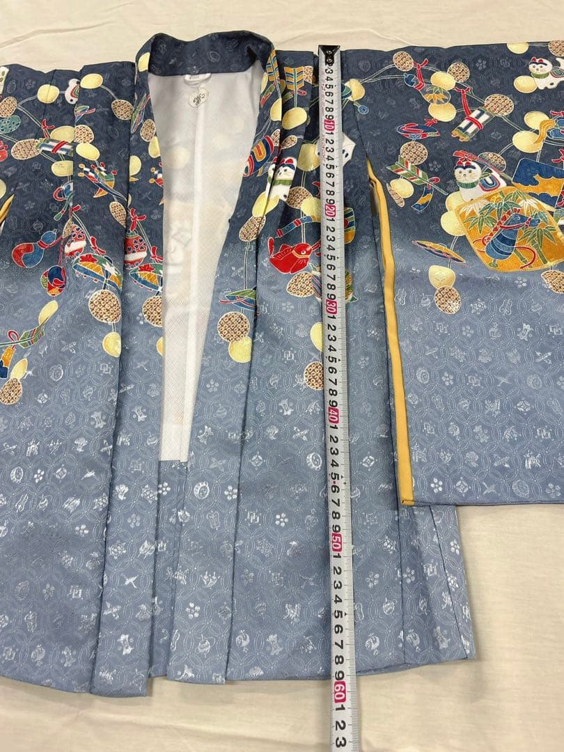 七五三。5歳から7歳までの男の子の、着物、羽織紐3点セット．(６４６２)