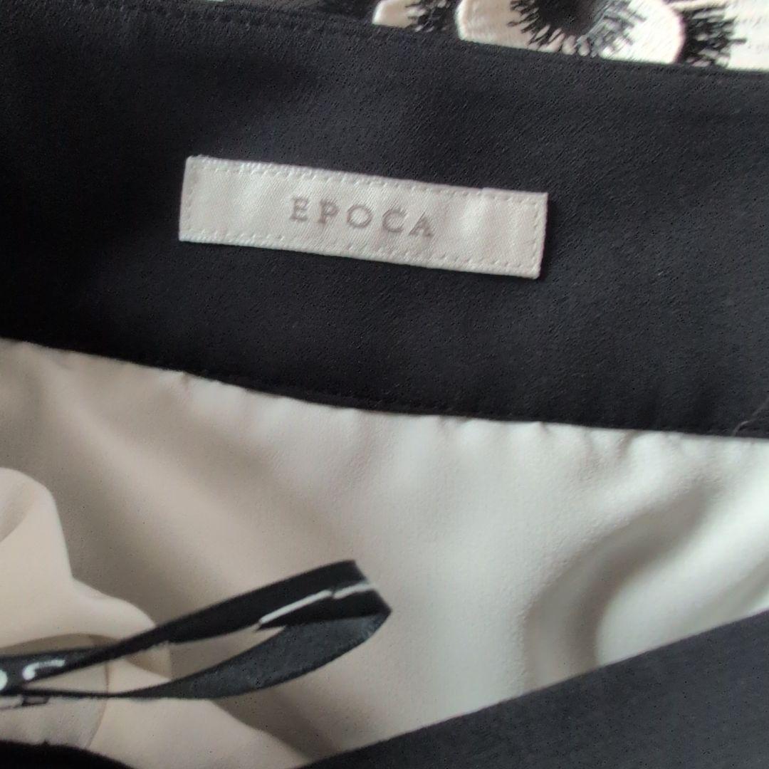 エポカ★黒地に黒と白の花柄飾り★フレアスカート