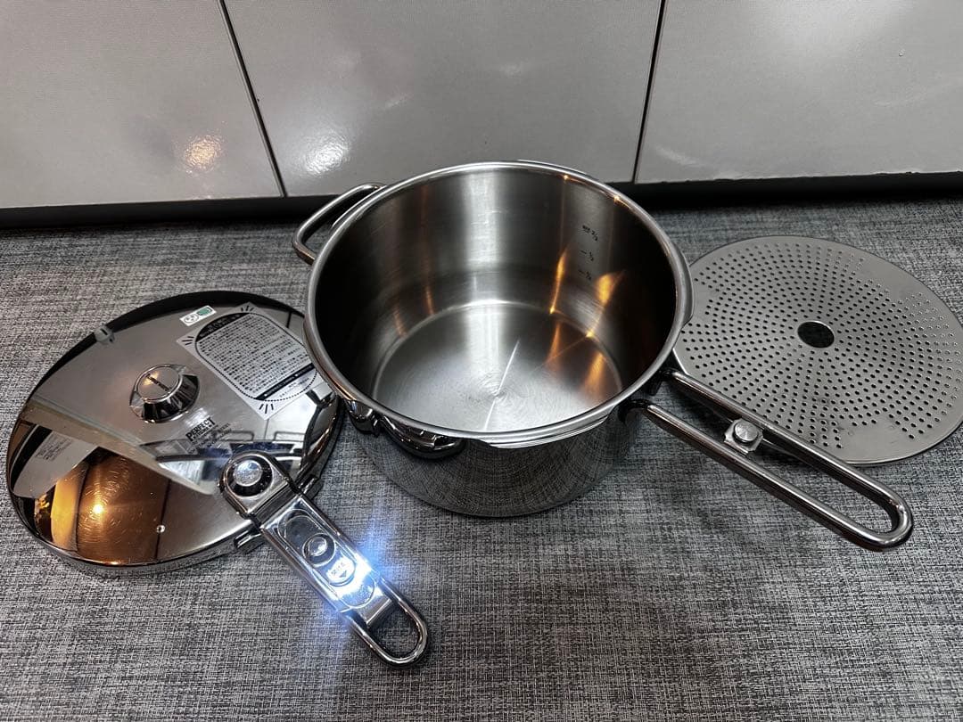 PERFECT ステンレススチール 圧力鍋 中型