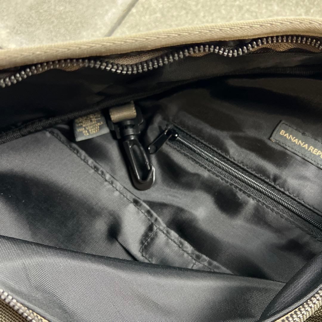 バッグ 2000s banana republic sling bag khaki