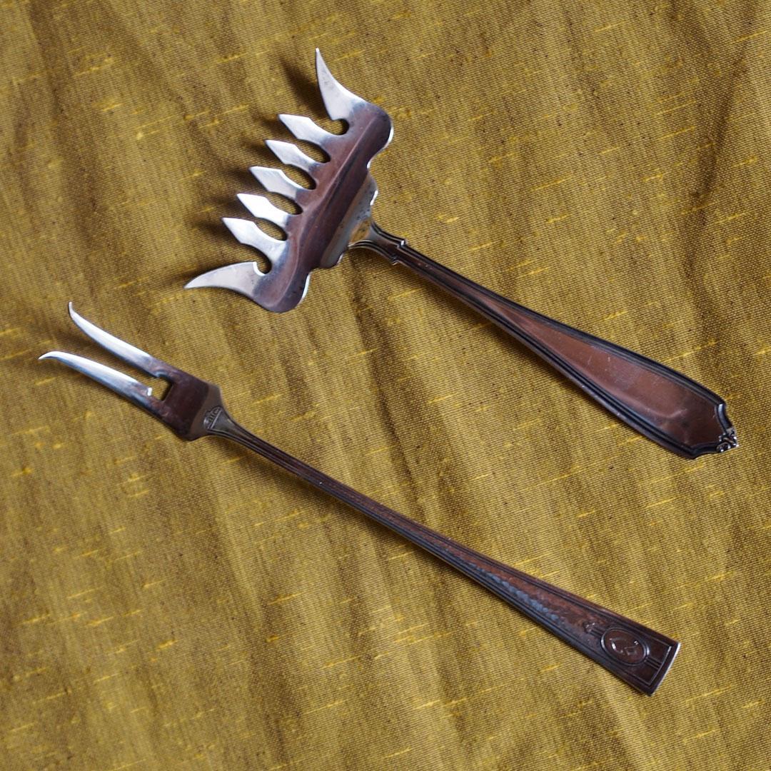 拷問具のような銀のフォーク　2本　おそらくどちらも米国製