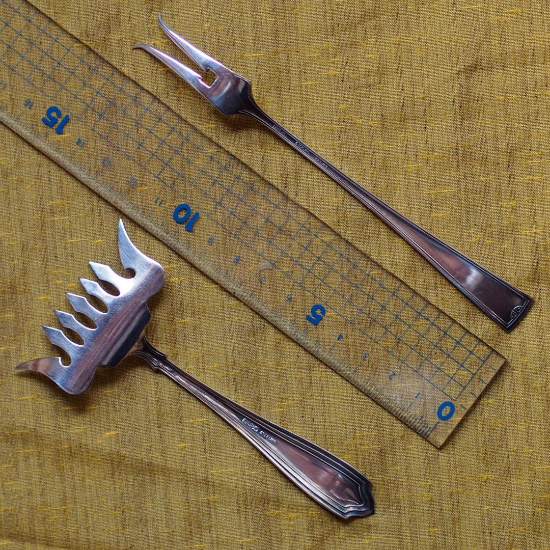 拷問具のような銀のフォーク　2本　おそらくどちらも米国製