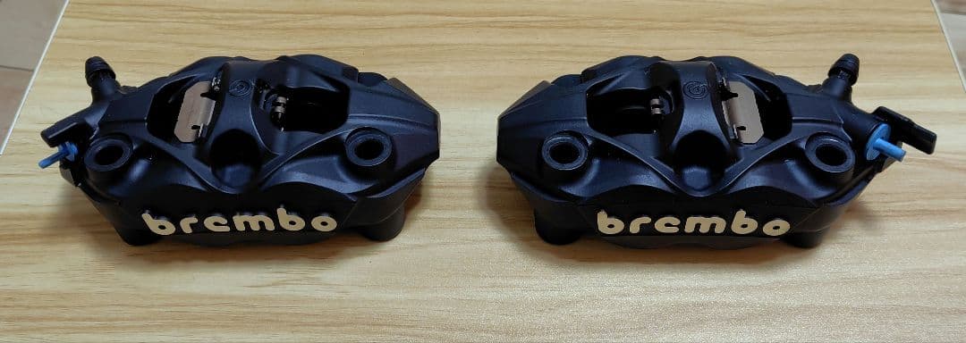brembo　GSX-S1000　KATANA用　純正ブレーキキャリパー