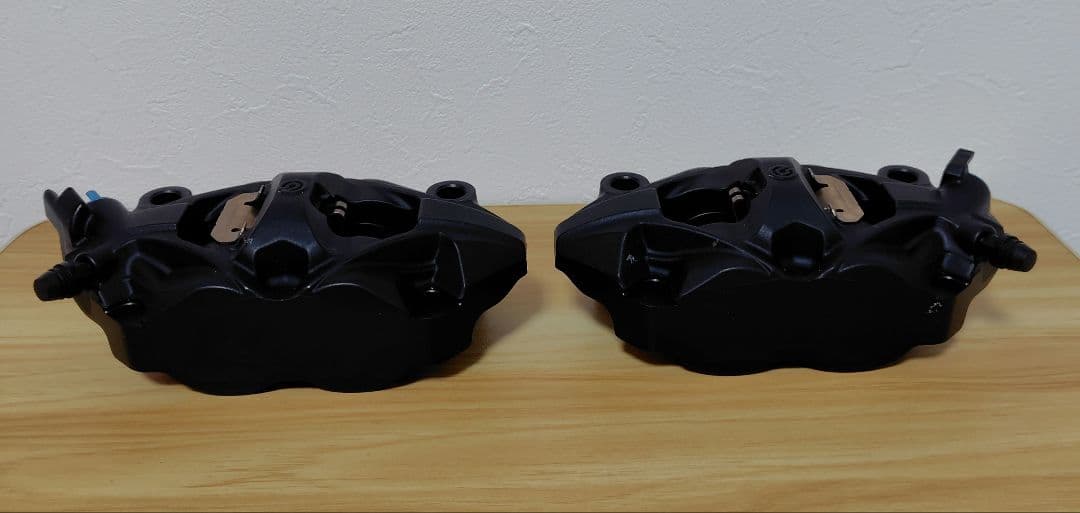 brembo　GSX-S1000　KATANA用　純正ブレーキキャリパー