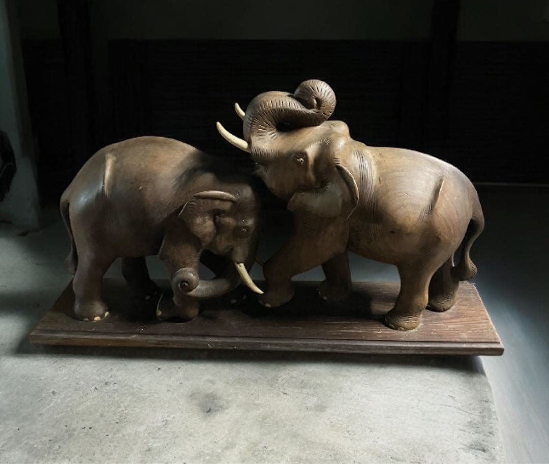 アンティーク品　木製象の彫刻 知恵と力の象徴　モダン　迫力ある作品