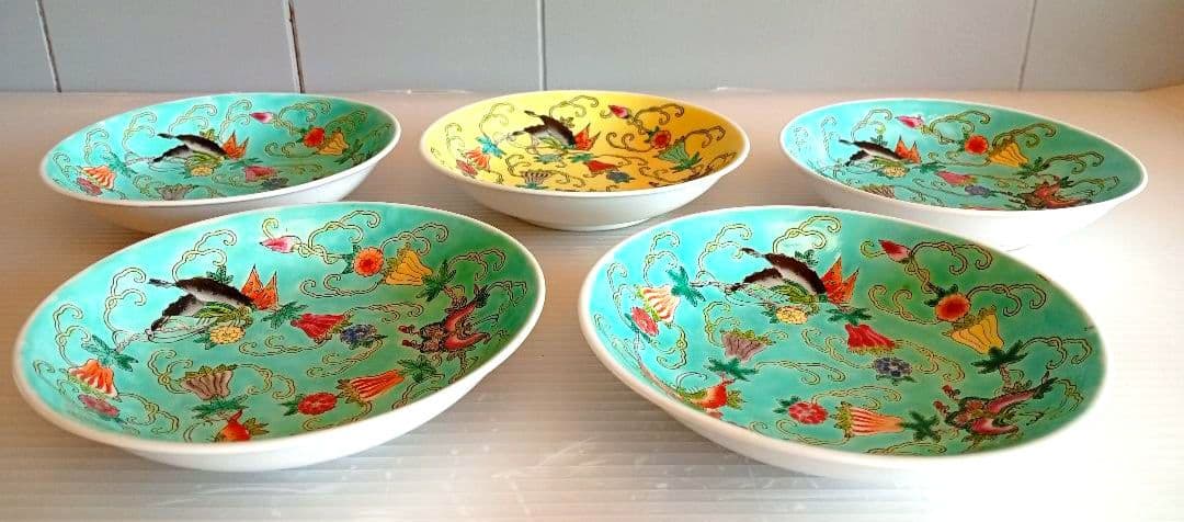 景徳鎮 粉彩花蝶紋 N 手描き