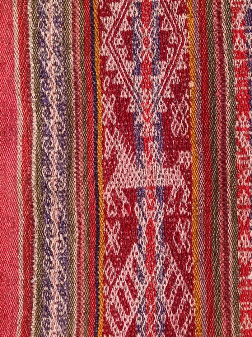 クスコ大聖堂前で入手、スーユなどインカ伝統モチーフ織り込みビンテージ・ショール