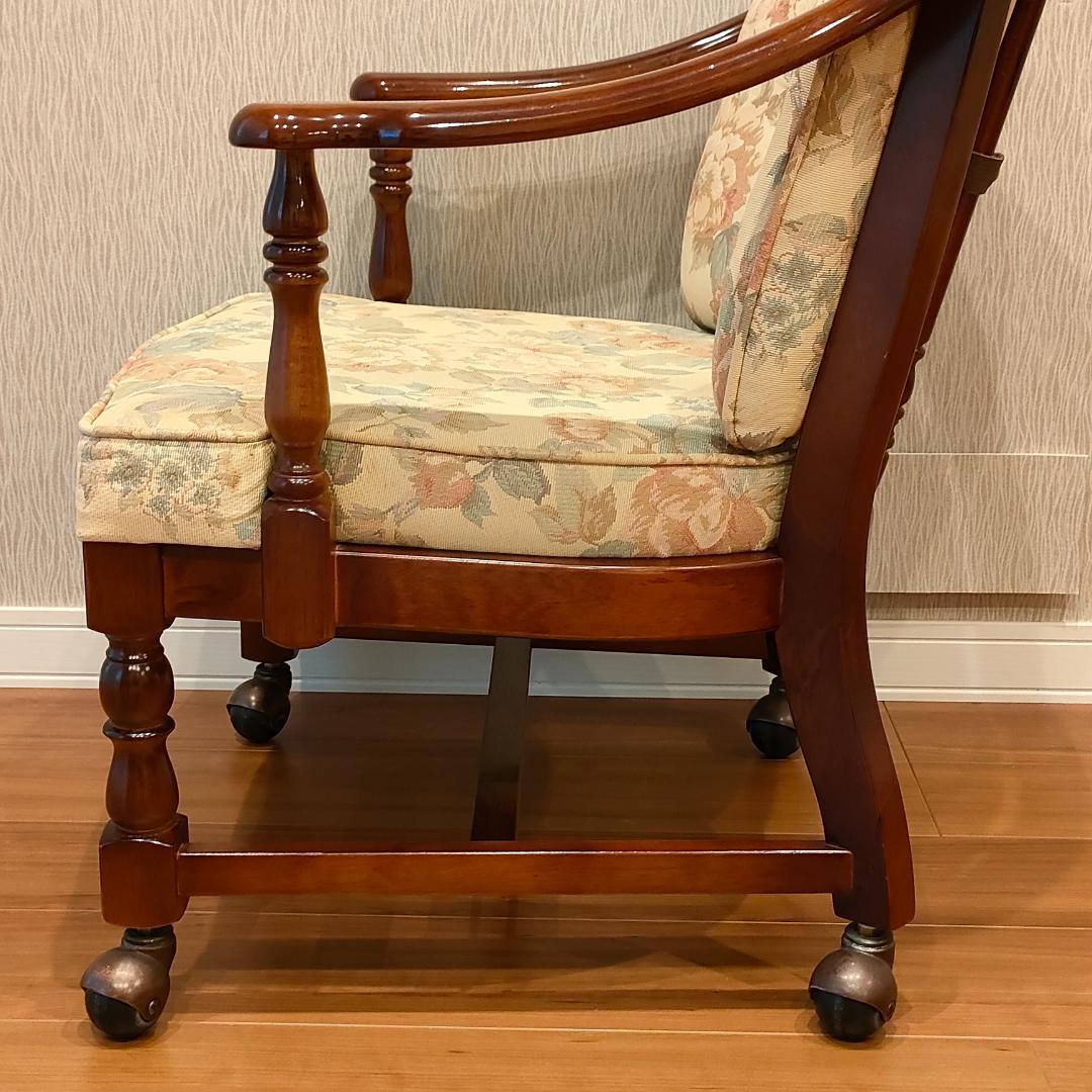 カリモク　コロニアル　アームチェア　クッション　キャスター付き①