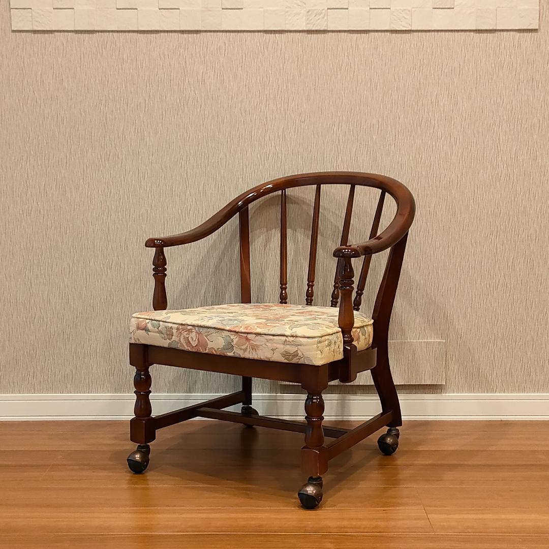 カリモク　コロニアル　アームチェア　クッション　キャスター付き①