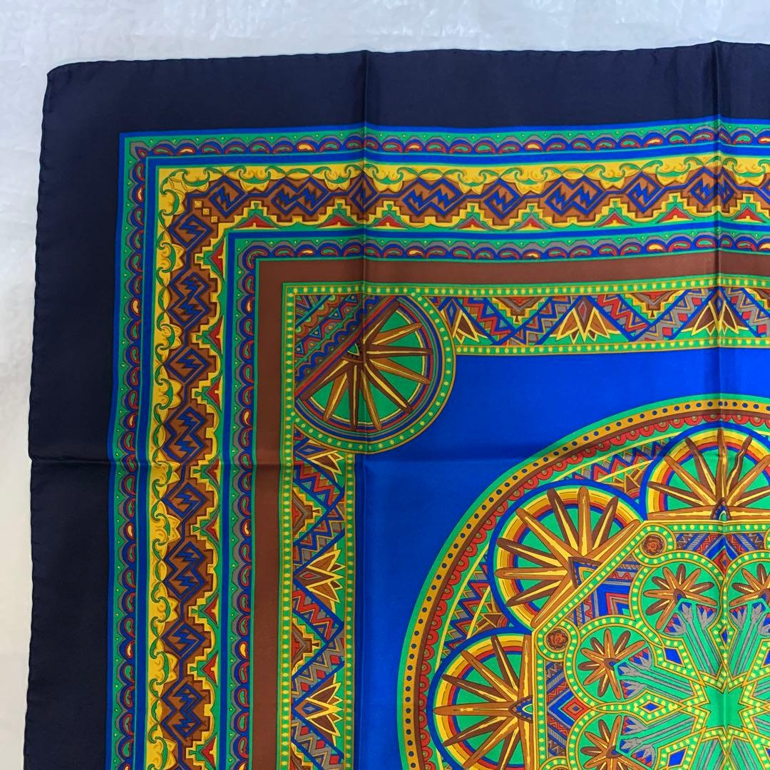 d*4様 CELINE スカーフ　幾何学模様　四方対象柄大判　極美品　冬特価〜2