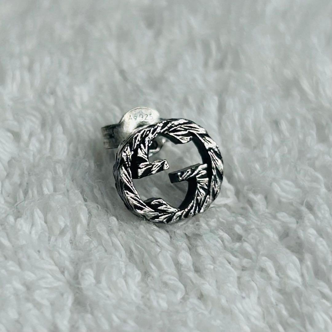 GUCCI グッチ　ピアス　インターロッキングG アラベスク 燻し 片耳用