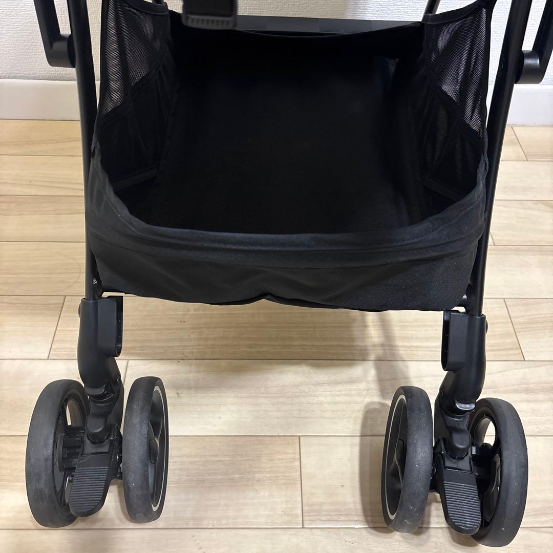 極美品 2024年モデル アップリカ ラクーナビッテクッション ベビーカー 黒