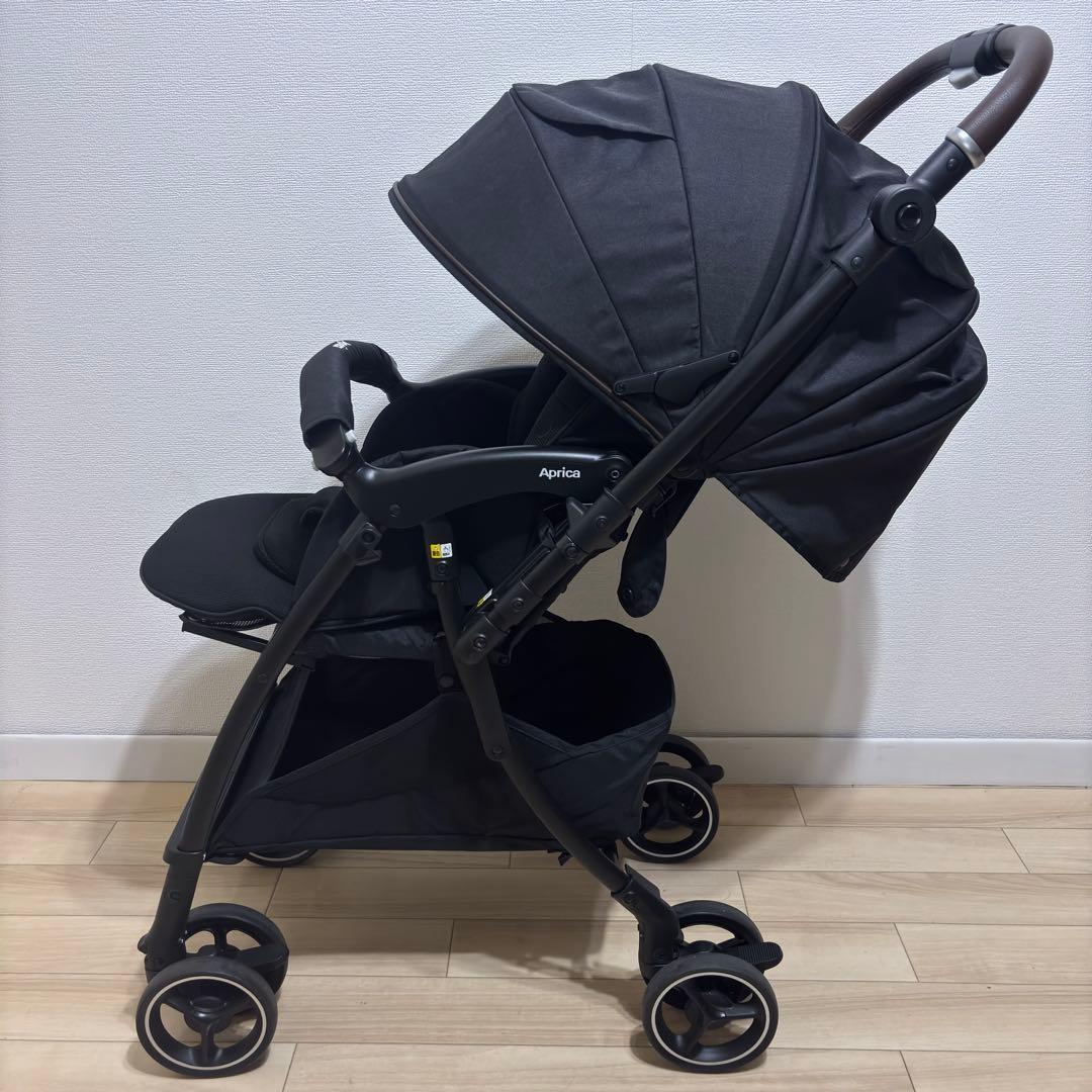 極美品 2024年モデル アップリカ ラクーナビッテクッション ベビーカー 黒