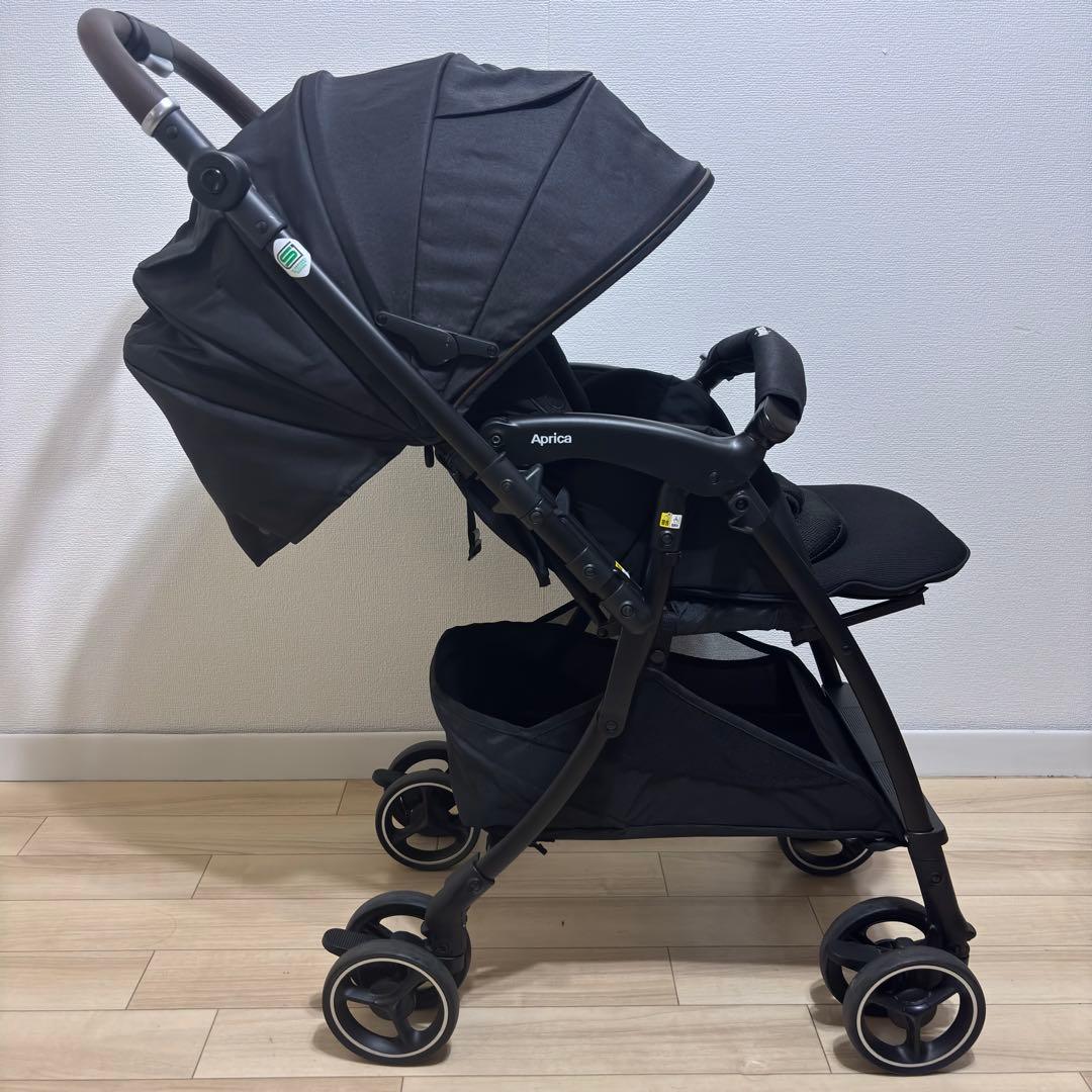 極美品 2024年モデル アップリカ ラクーナビッテクッション ベビーカー 黒
