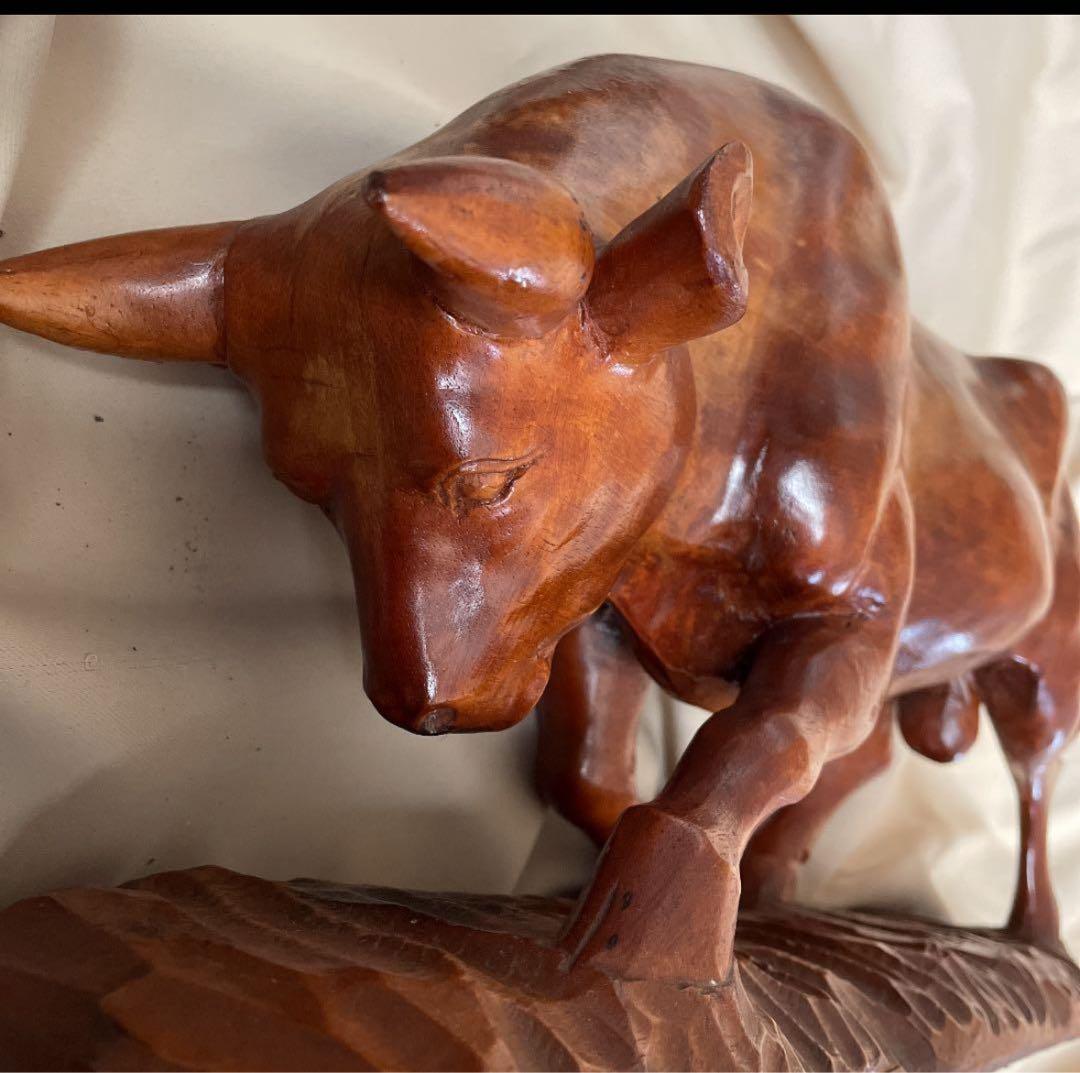 【縁起物】一本 木彫り 牛 重厚感 置物 風水 オブジェ
