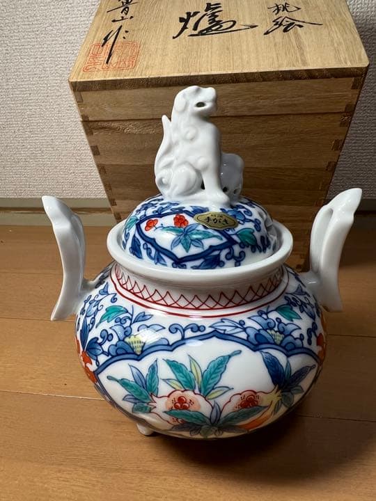 598 有田焼　鍋島　魯山　手描き　二方割唐草桃絵　香炉　未使用