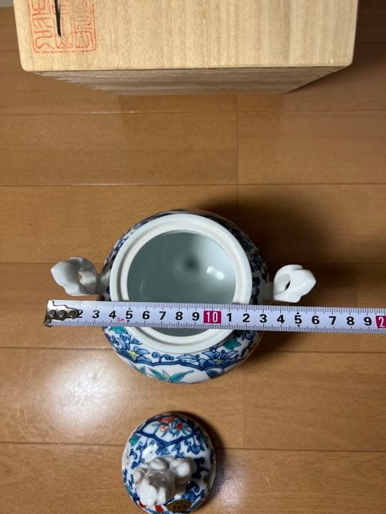 598 有田焼　鍋島　魯山　手描き　二方割唐草桃絵　香炉　未使用