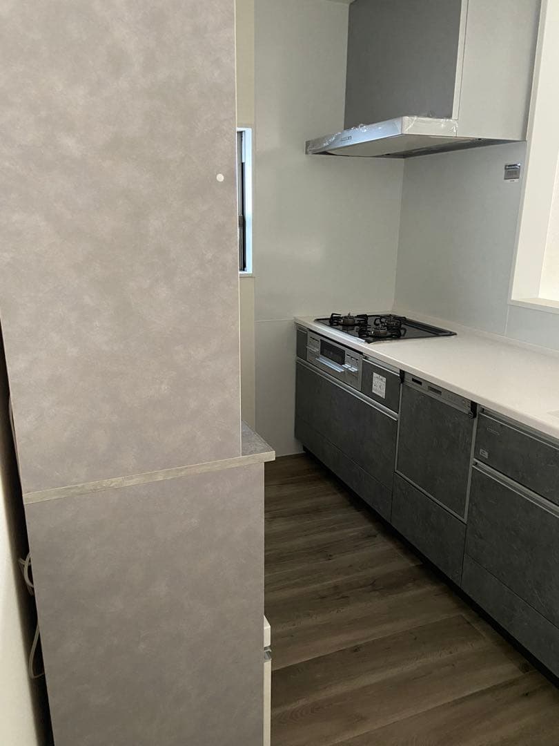 グレーの食器棚 4引き出し 3棚、カップボード、キッチン収納