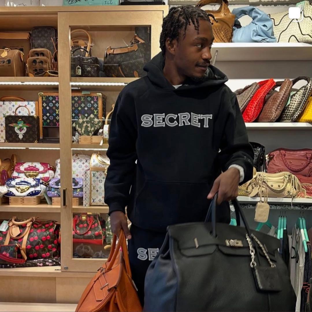 Secretパーカー　再販なし　レア品