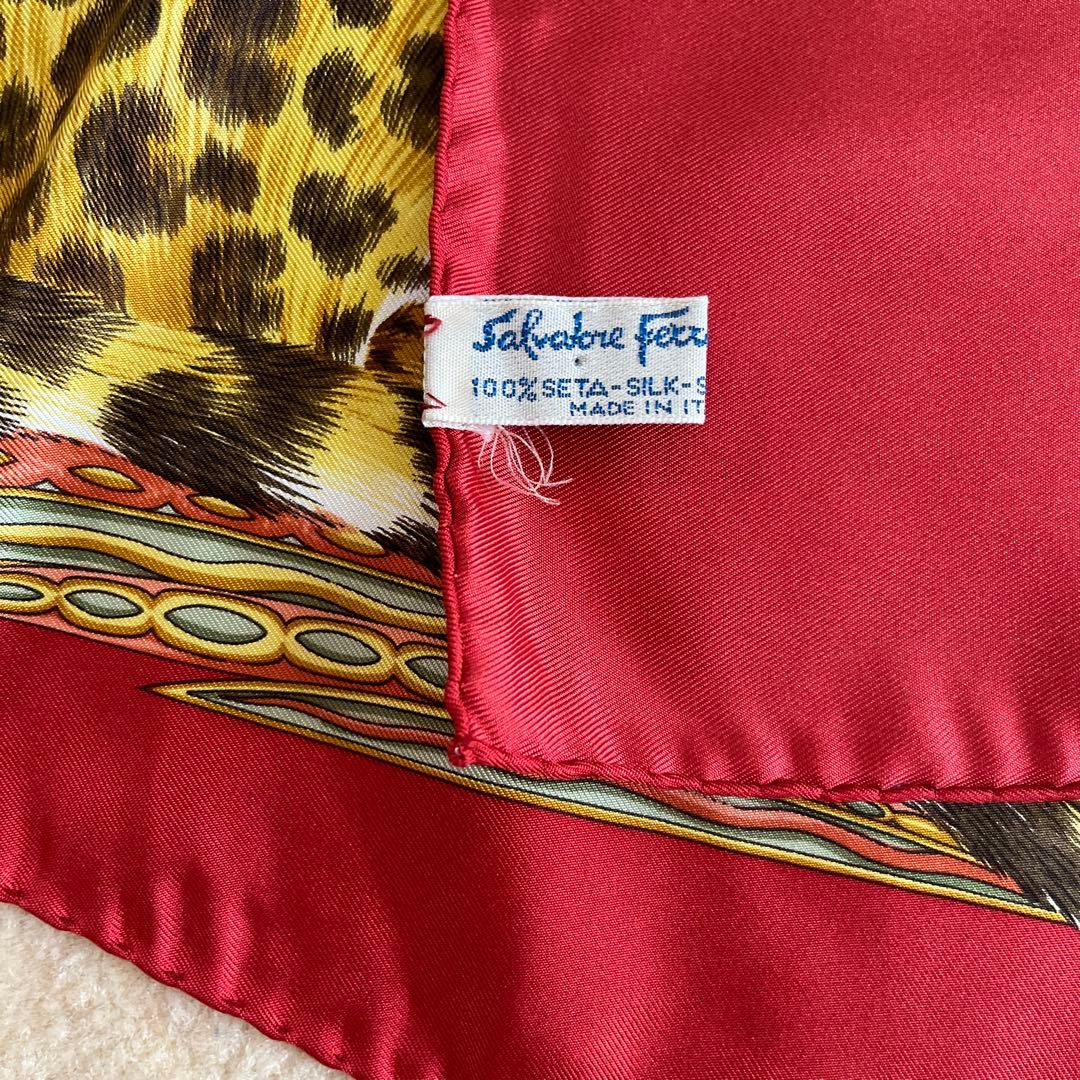 ferragamo 赤スカーフ　新品/未使用　シルク100% 85×85cm