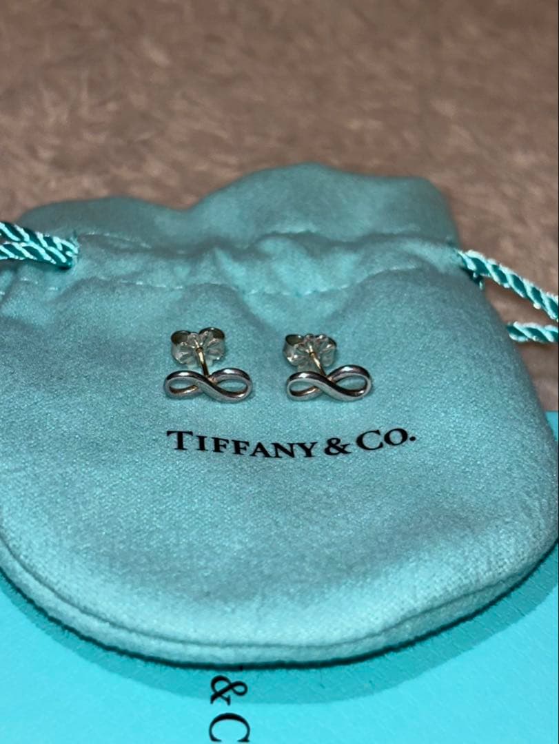 Tiffany & Co. インフィニティ シルバーピアス AG925
