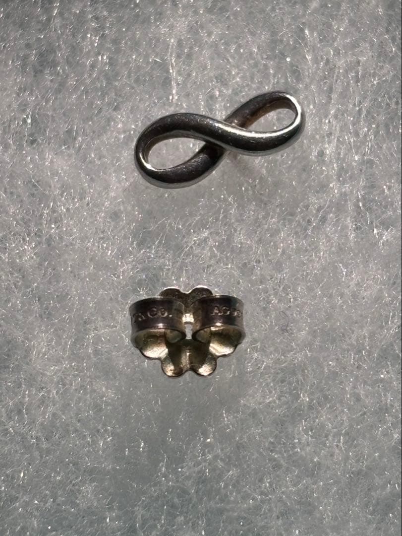 Tiffany & Co. インフィニティ シルバーピアス AG925