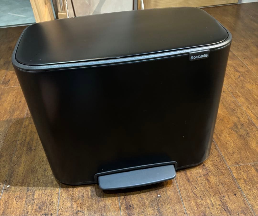 brabantia 黒ペダル式ごみ箱 540mm x 365mm x 705mm