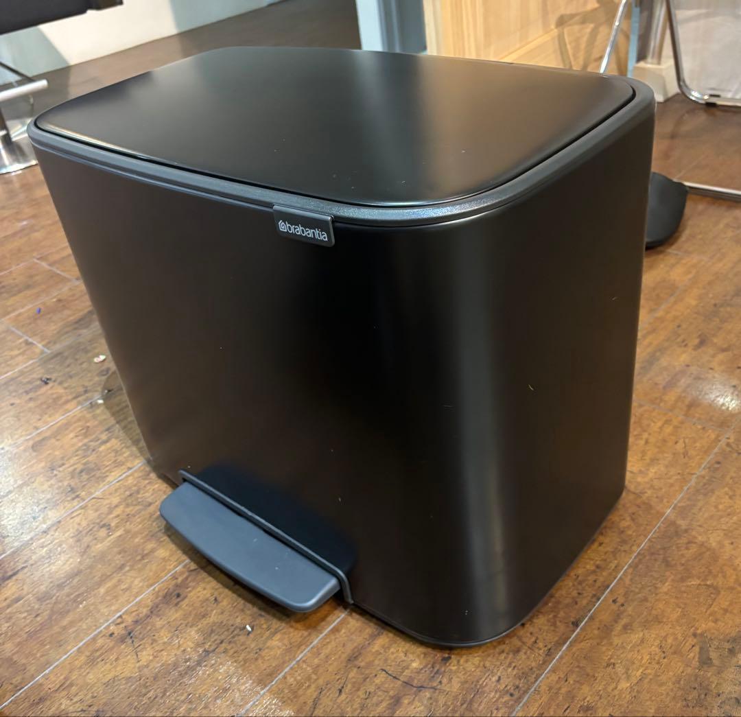 brabantia 黒ペダル式ごみ箱 540mm x 365mm x 705mm