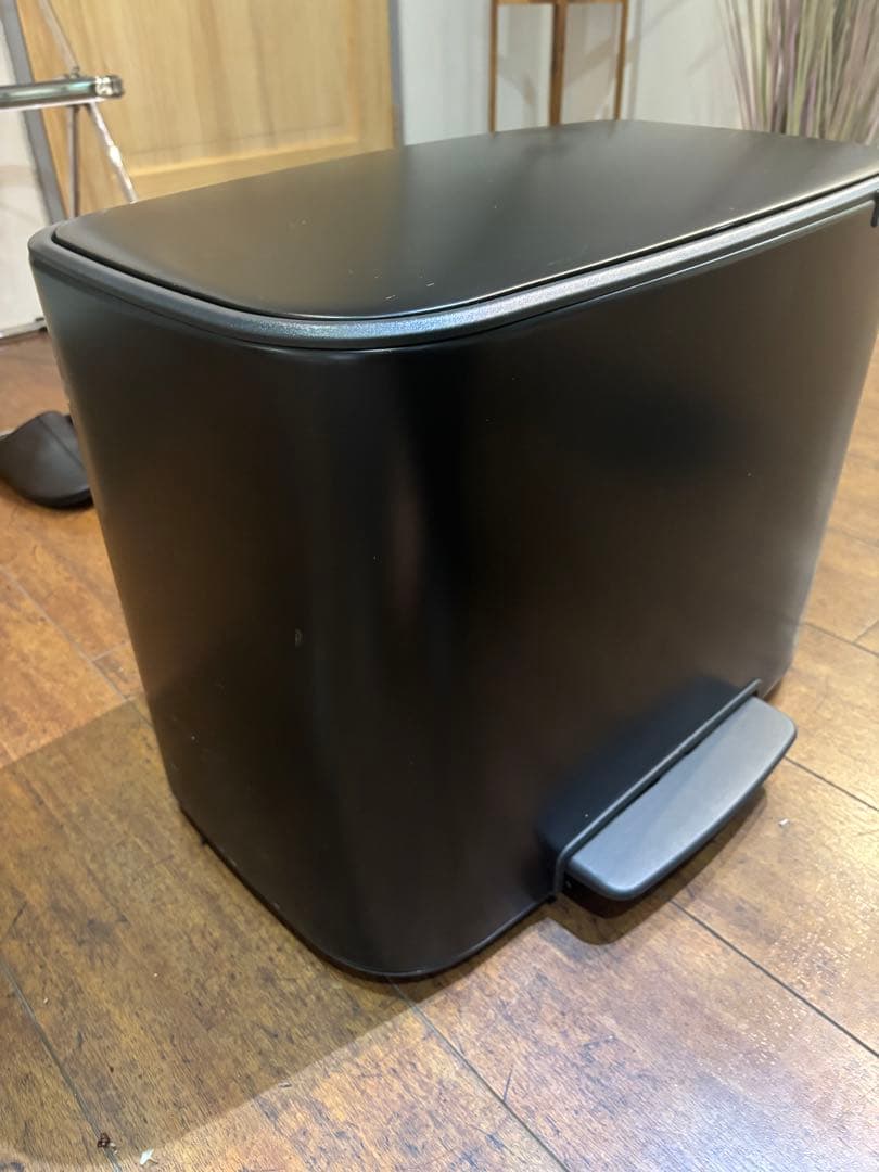 brabantia 黒ペダル式ごみ箱 540mm x 365mm x 705mm