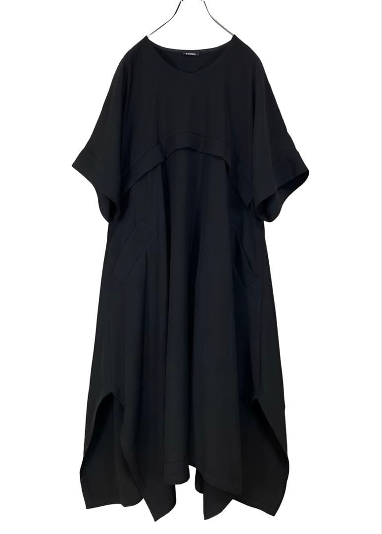 LIMI feu 美品25SS ダブルサテン Vネック フレアドレス 黒2