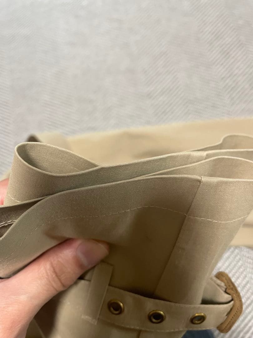 マッキントッシュのゴム引きトレンチコート。