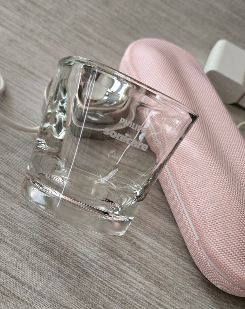 PHILIPS電動歯ブラシ ソニッケアー本体と充電ケース.グラス.ケーブル2種付