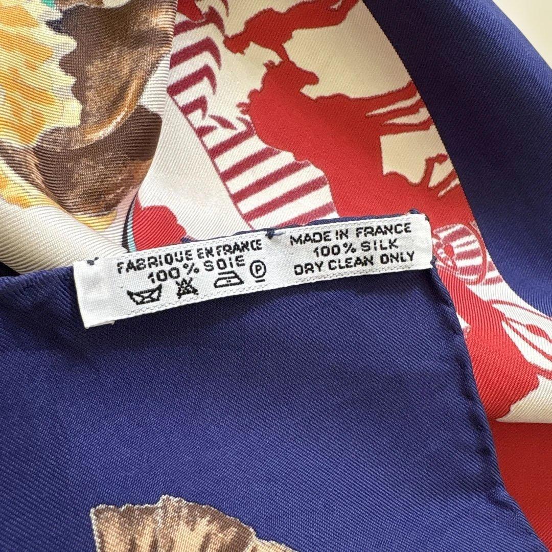 エルメスのシルクのスカーフです。 馬と騎手デザインです。