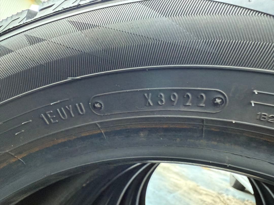 ダンロップスタッドレス175／65R15 84Q深溝