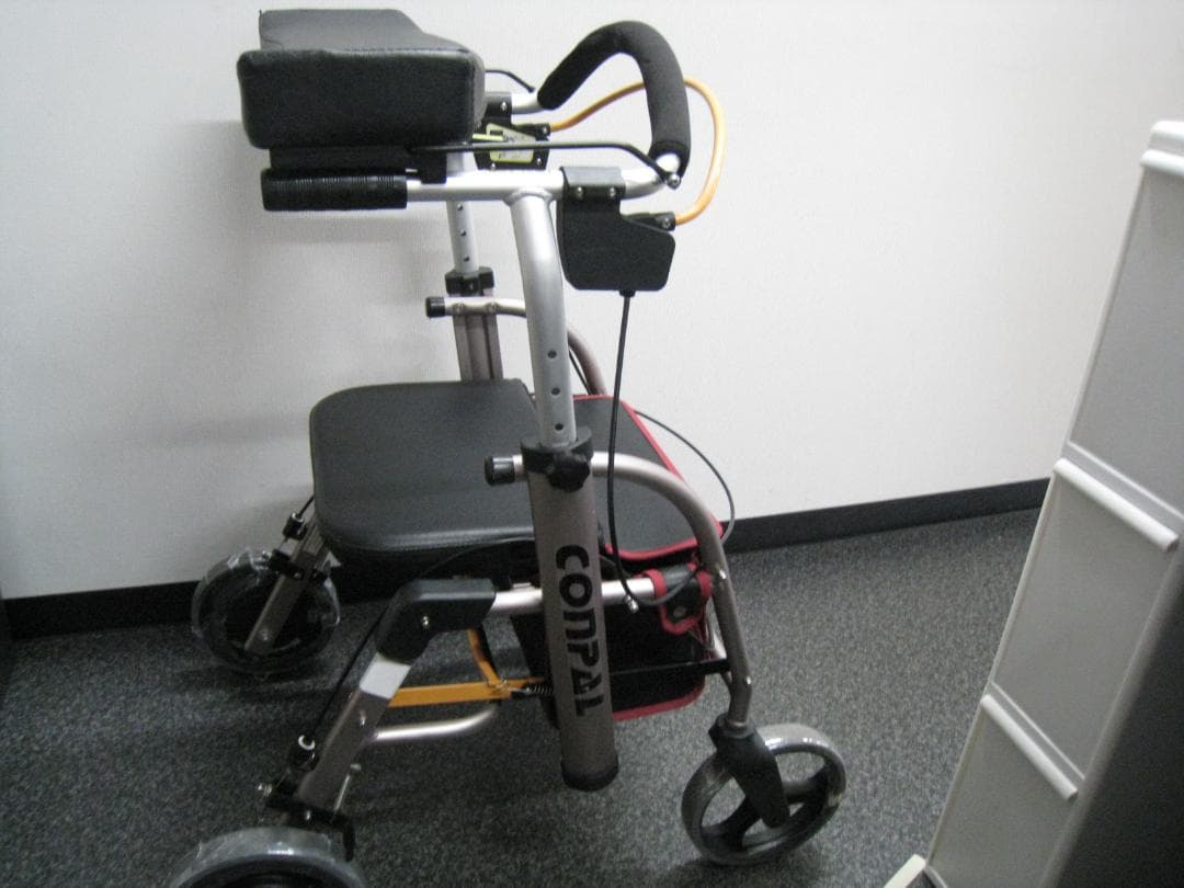 【送料無料】ナブテスコ 前腕支持型歩行車 REHAMO コンパル抑速ブレーキ