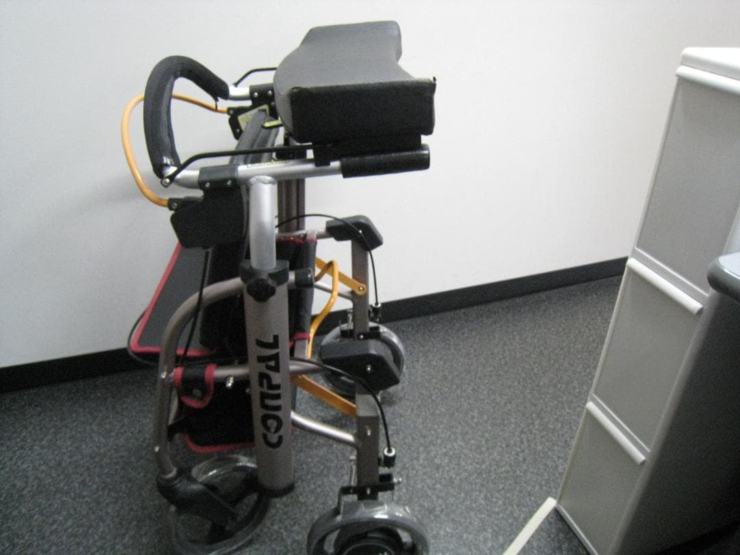 【送料無料】ナブテスコ 前腕支持型歩行車 REHAMO コンパル抑速ブレーキ