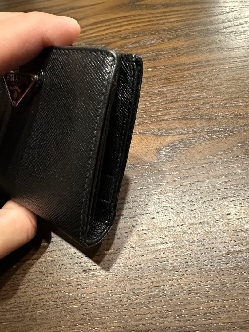 PRADA ブラック サフィアーノレザー 二つ折り財布