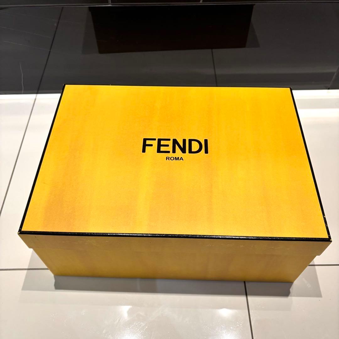 美品‼️FENDI フェンディフロー サイドジップ ロゴ入り スニーカー