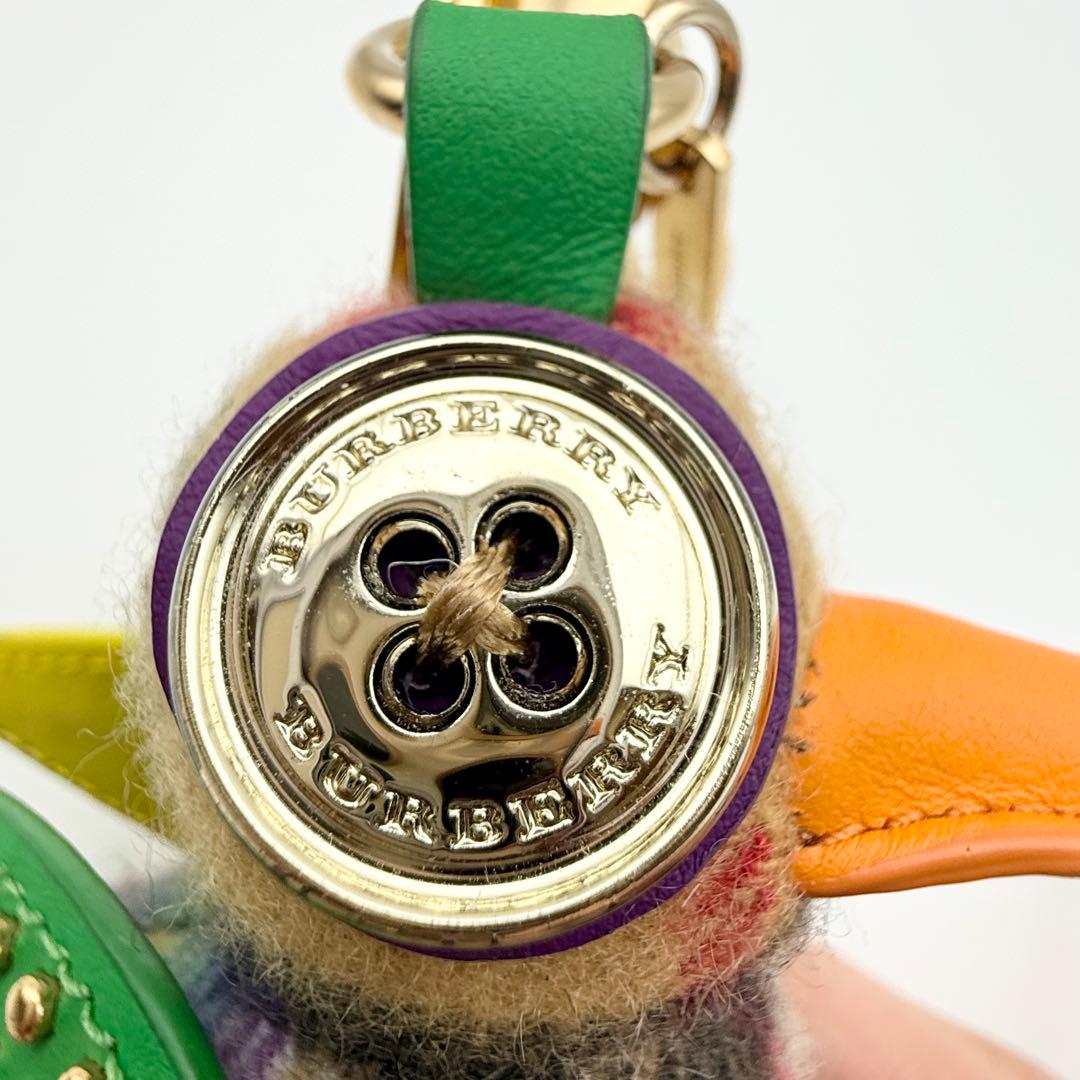 超希少/美品✨バーバリー レインボー ダック チャーム ノバチェック ゴールド