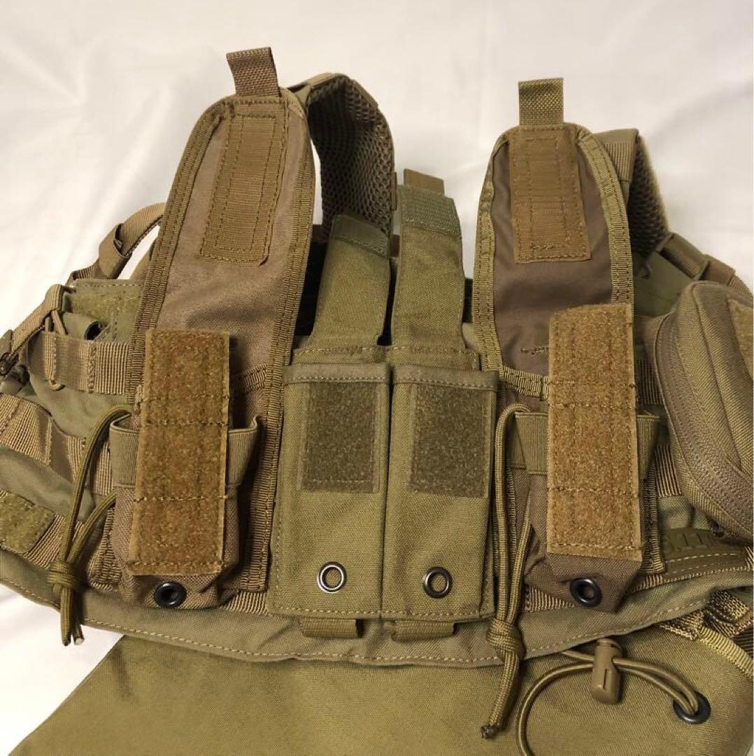 5.11タクティカルのチェストリグ&タスマニアンタイガーポーチ類その他ポーチ付き