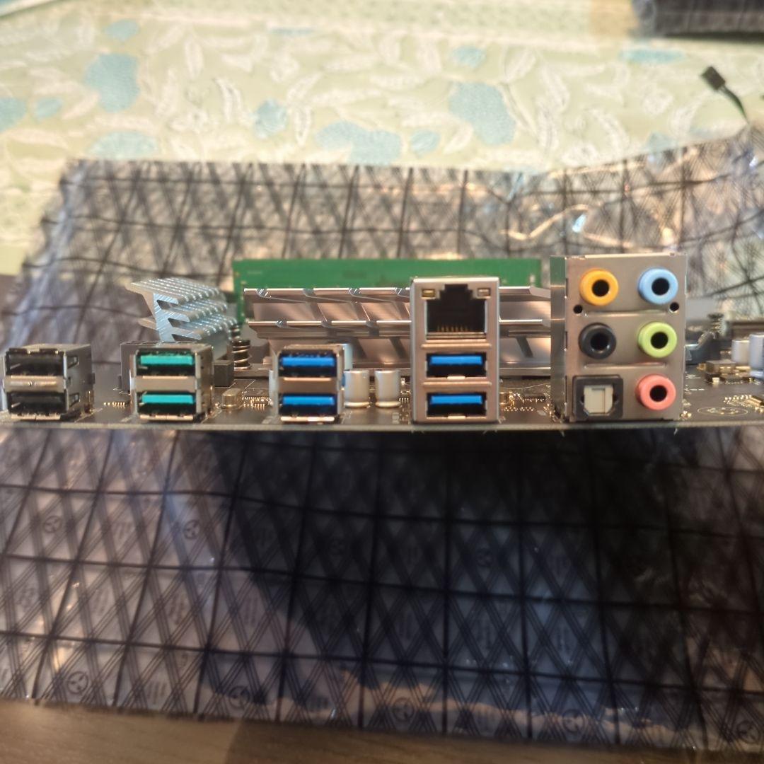 Intel core i7 8700 マザボ ddr4メモリー16gbセット