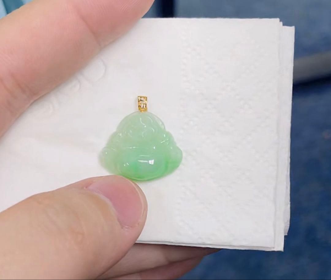 18金　翡翠 仏像デザイン ペンダント