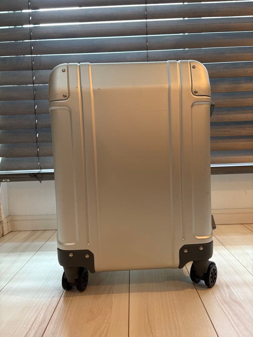 ZERO HALLIBURTON キャリーケース 31L 機内持ち込み可サイズ