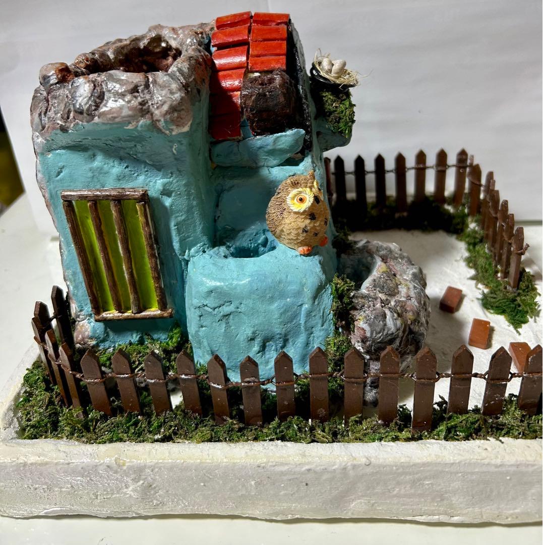 モルタルハウス底穴が空いています花器としても飾れますよ