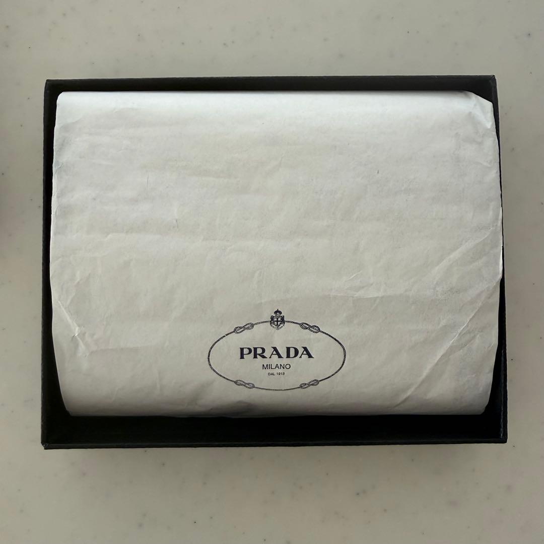 【未使用品】PRADA ブラック ナイロン 二つ折り財布