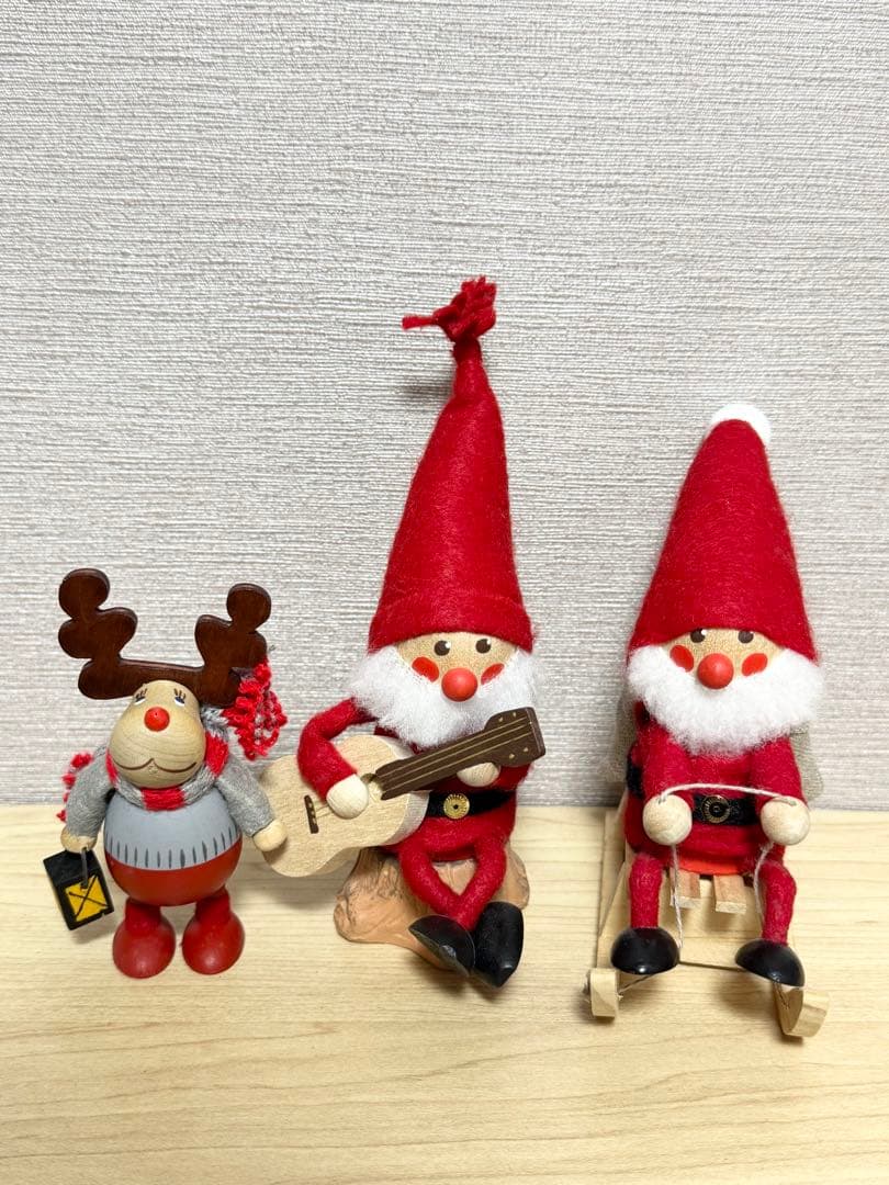 ノルディカニッセ ギターを弾くサンタ ソリに乗るサンタ トナカイ