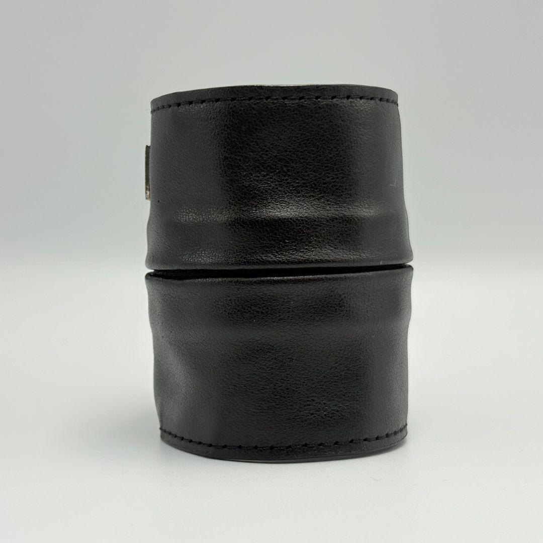 美品 グッチ ロゴプレート レザーバングル ケース付き 本革 リストバンド